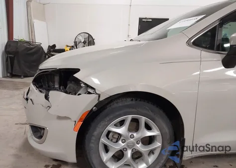 2017 Chrysler Pacifica Touring Plus из США, поврежденный, VIN 2C4RC1BG6HR780053